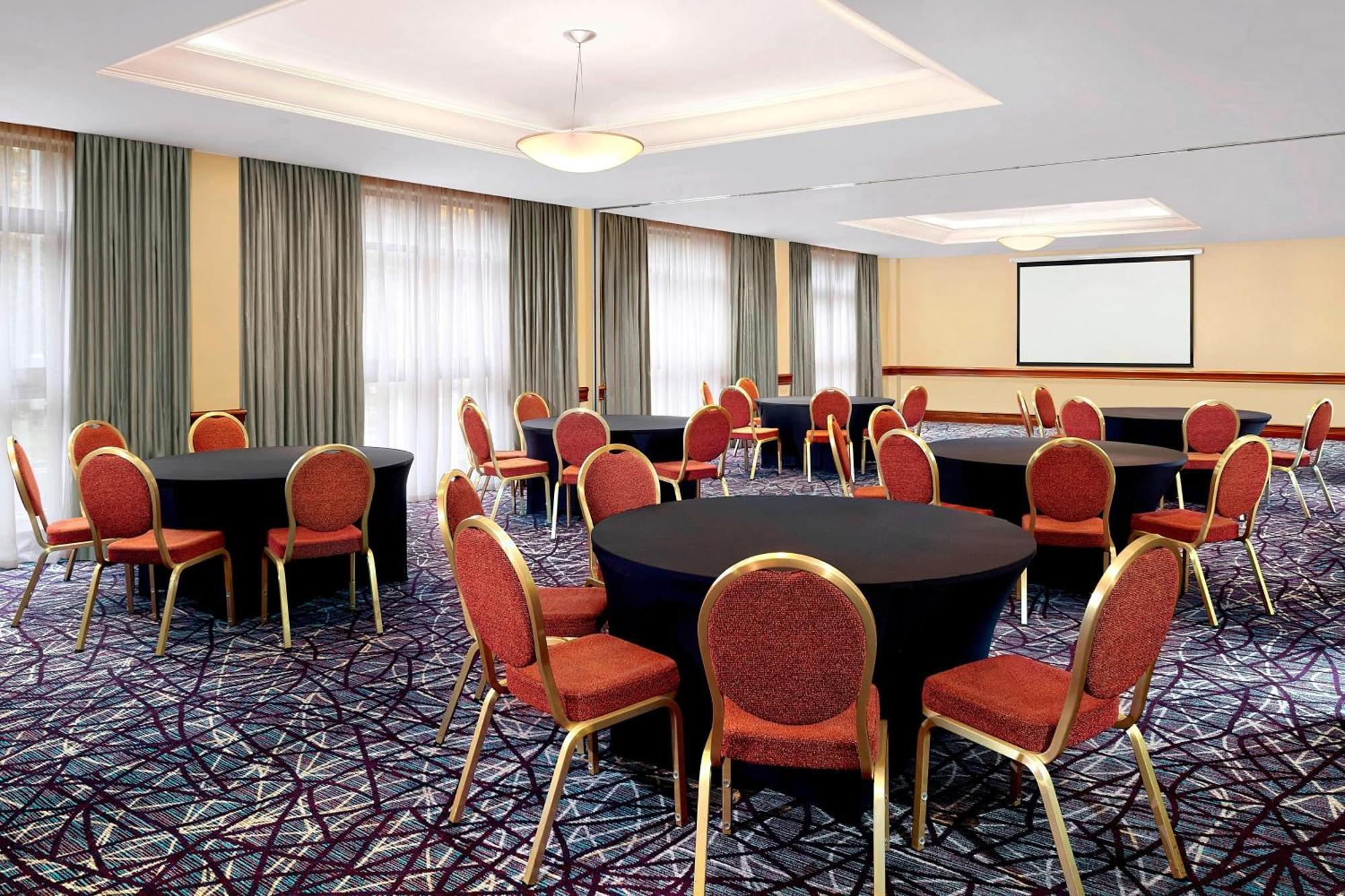 Sheraton Skyline Hotel London Heathrow Hillingdon Eksteriør bilde